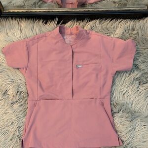 FIGS Womens Scrub Top Size S Mauve Clean Girl Modern Utility Elevated Workwear